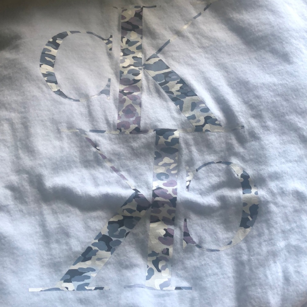 Women Calvin Klein short sleeve shirt, size XS…